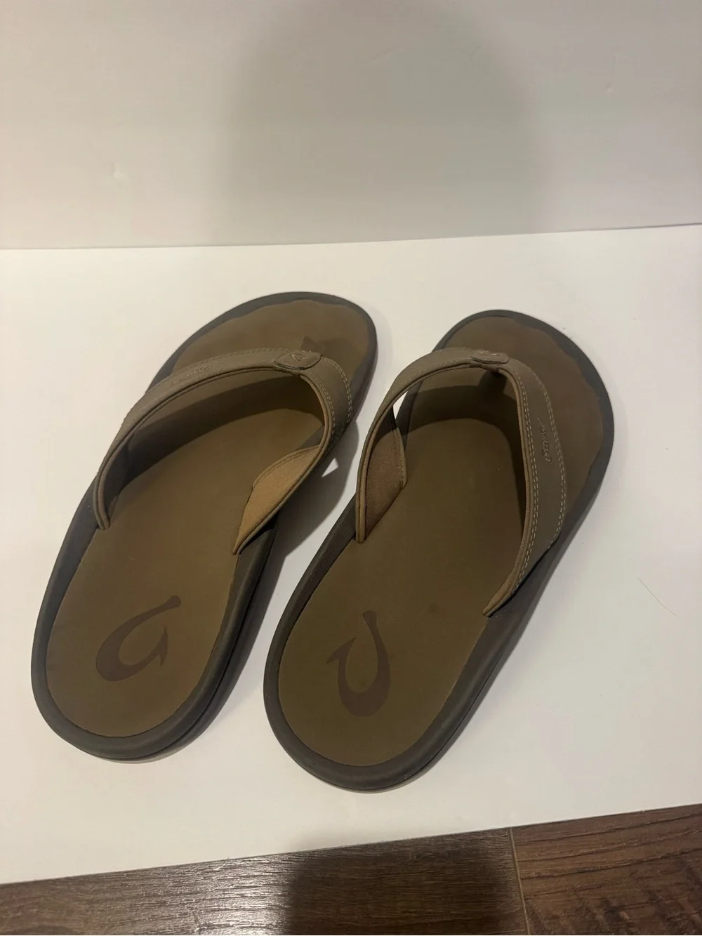OluKai Men's 'Ohana Flip-Flops in Brown/Taupe